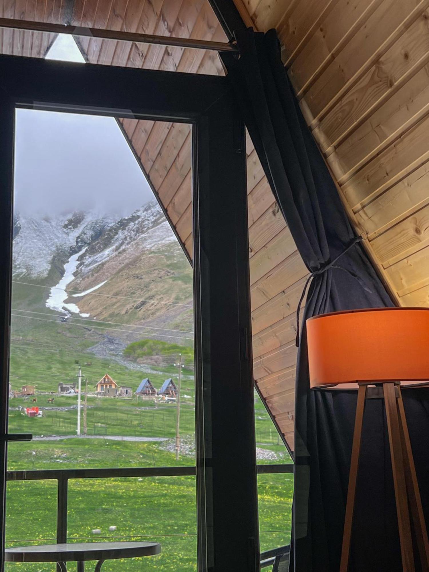 Savalley Kazbegi Luaran gambar