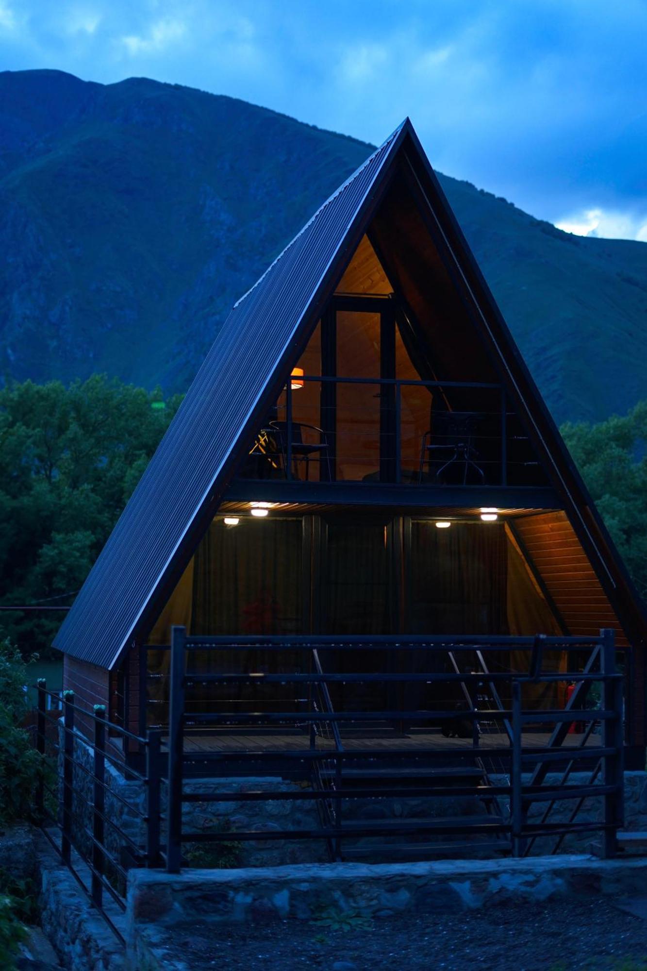 Savalley Kazbegi Luaran gambar